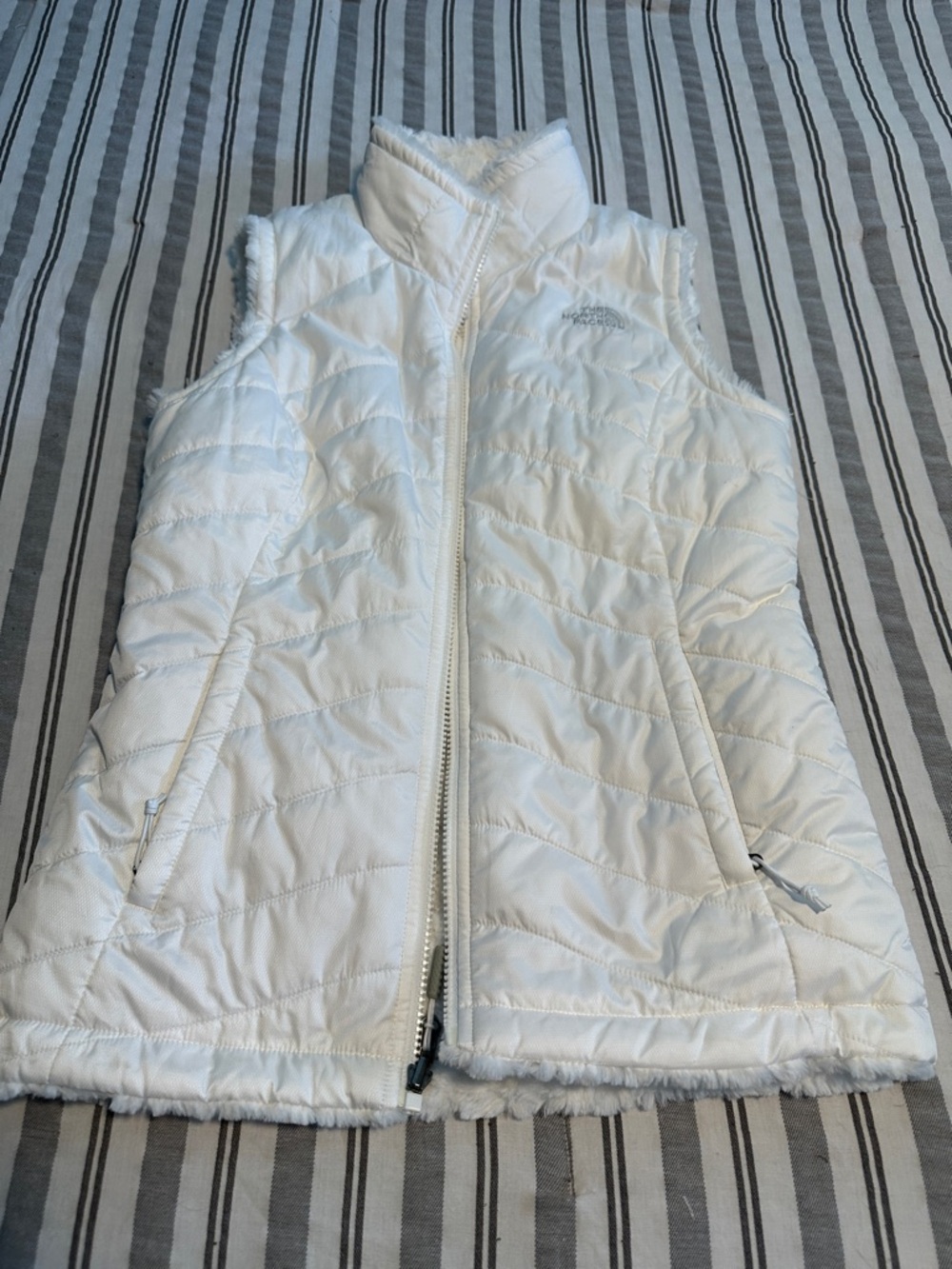 The  Reversible North Face Women's White Quilted Faux-Fur Trim Vest